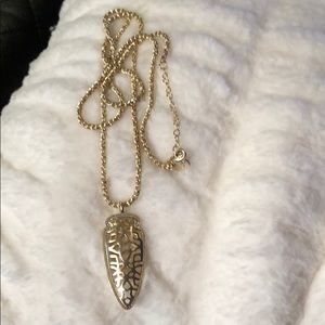Kendra Scott necklace